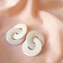 Charger l'image dans la galerie, Les Horus XS - Blanc moucheté